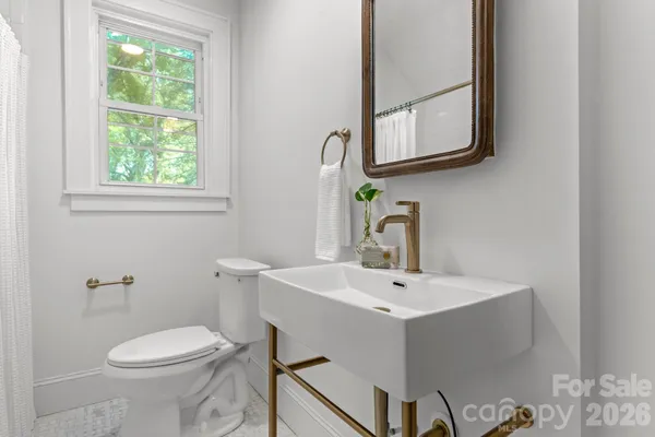 $724,900 | 625 4th St Drive Northwest, Hickory, NC 28601