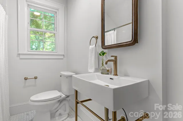 $724,900 | 625 4th St Drive Northwest, Hickory, NC 28601