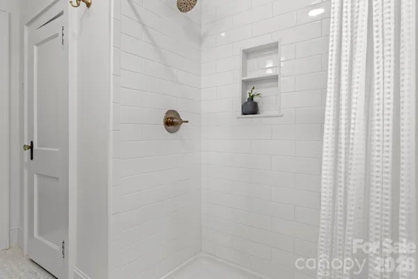 $724,900 | 625 4th St Drive Northwest, Hickory, NC 28601