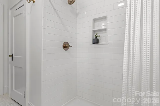 $724,900 | 625 4th St Drive Northwest, Hickory, NC 28601