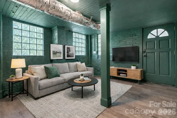 $724,900 | 625 4th St Drive Northwest, Hickory, NC 28601