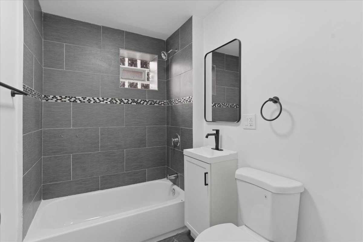 2607 West Haddon Avenue, Unit 2F Chicago, IL 60622 - Photo 11 of 12 a bathroom with a toilet sink and mirror