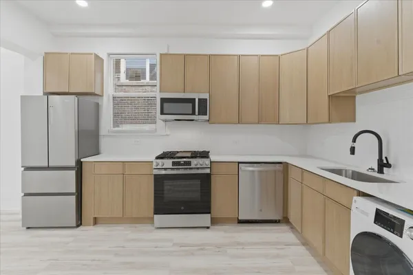 $2,500 | 2607 West Haddon Avenue, Unit 2F, Chicago, IL 60622