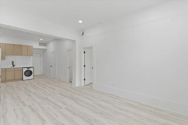 $2,500 | 2607 West Haddon Avenue, Unit 2F, Chicago, IL 60622