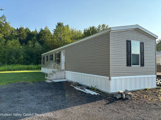 a view of a house with backyard