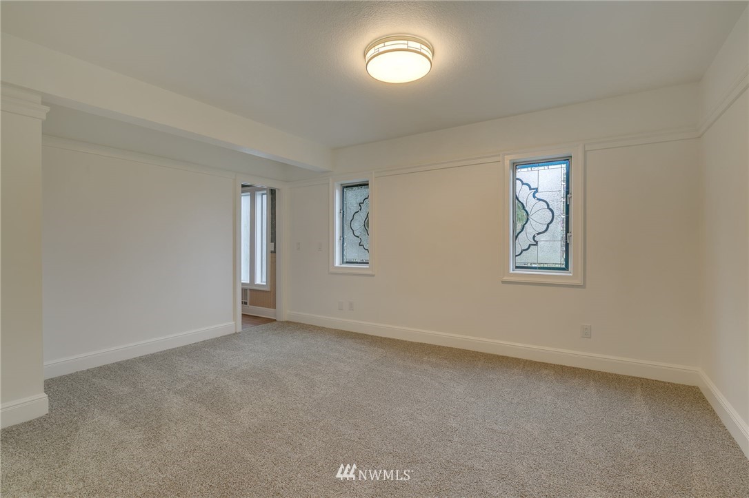 611 Newberg Road Snohomish, WA 98290 - Photo 20 of 40 an empty room with a window