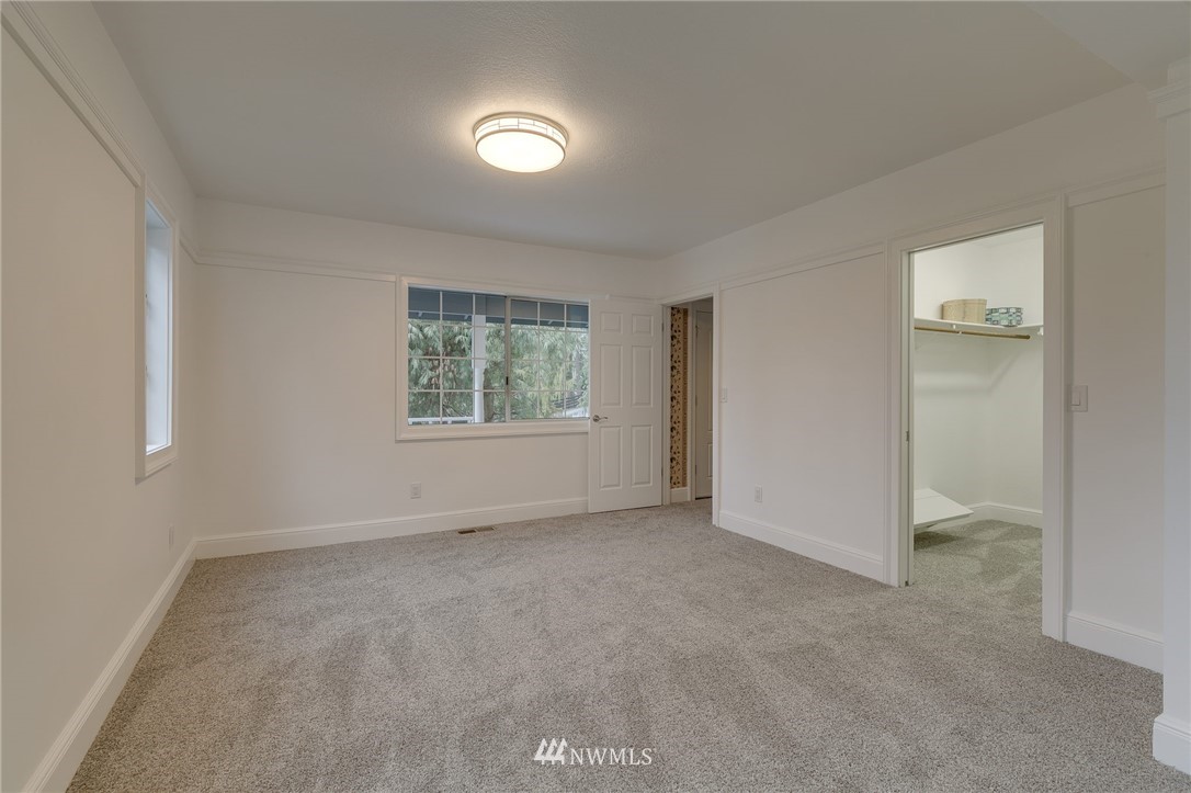 611 Newberg Road Snohomish, WA 98290 - Photo 24 of 40 an empty room with windows