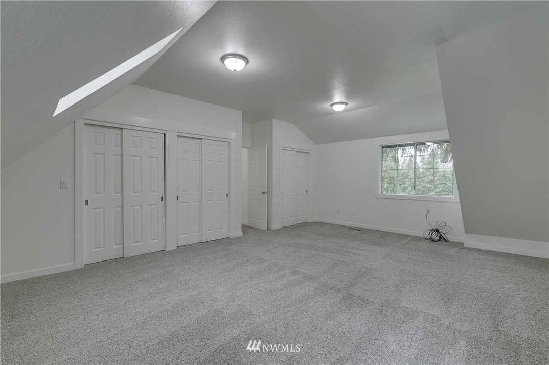 611 Newberg Road Snohomish, WA 98290 - Photo 27 of 40 an empty room with windows
