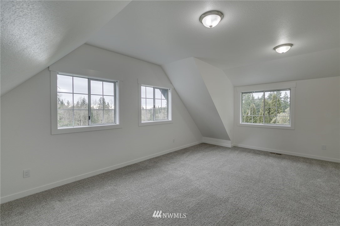 611 Newberg Road Snohomish, WA 98290 - Photo 30 of 40 an empty room with windows