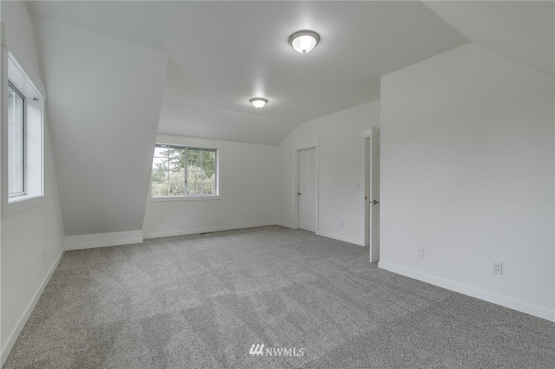 611 Newberg Road Snohomish, WA 98290 - Photo 31 of 40 an empty room with windows