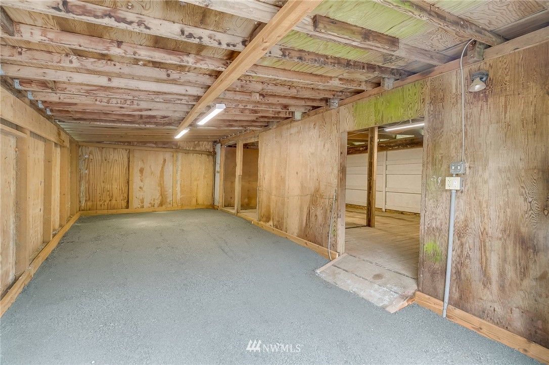 611 Newberg Road Snohomish, WA 98290 - Photo 36 of 40 a view of a room with an empty space