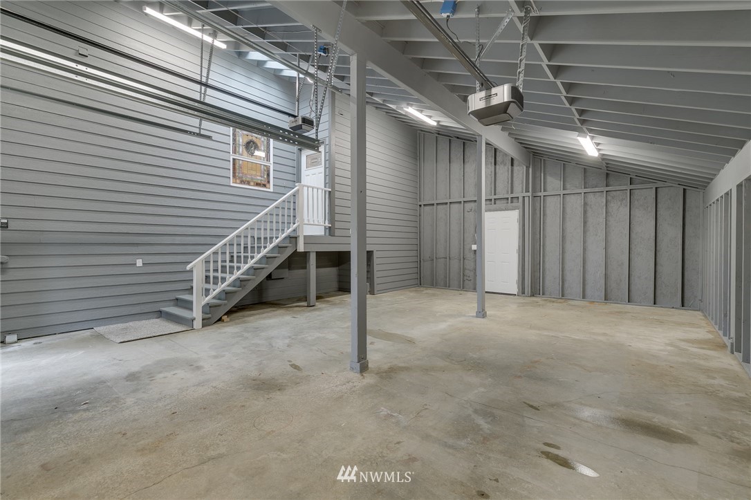 611 Newberg Road Snohomish, WA 98290 - Photo 6 of 40 a view of a garage