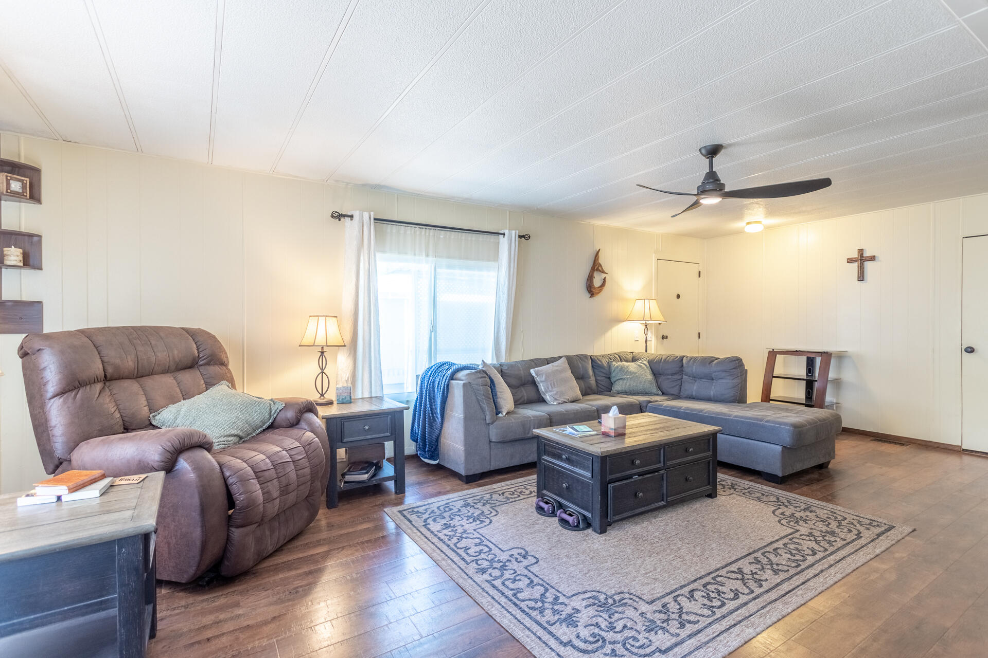 1272 Mountain Shadows Boulevard Redding, CA 96003 - Photo 2 of 22 a living room with furniture and a potted plant