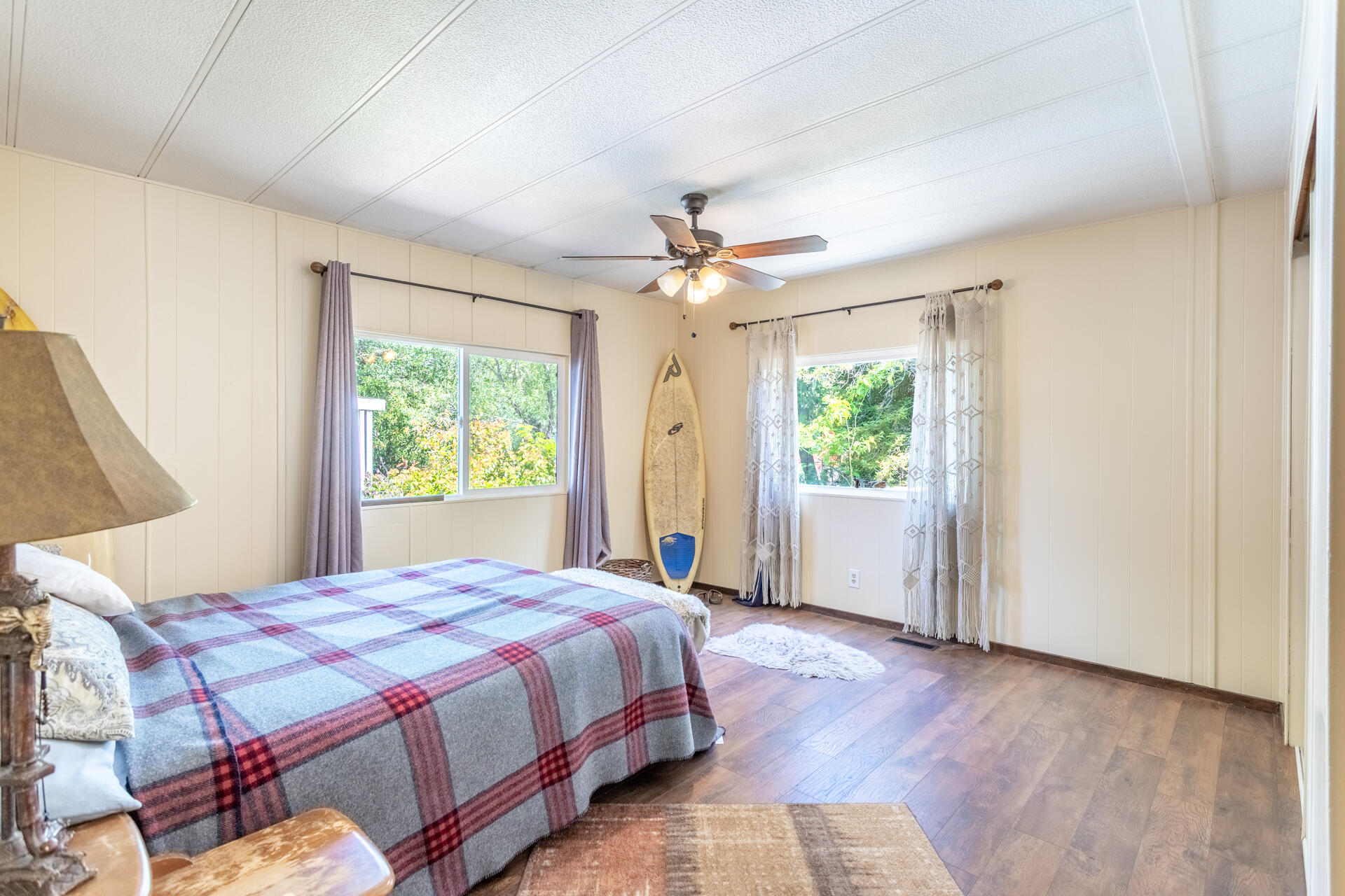 1272 Mountain Shadows Boulevard Redding, CA 96003 - Photo 6 of 22 a spacious bedroom with a bed and a window