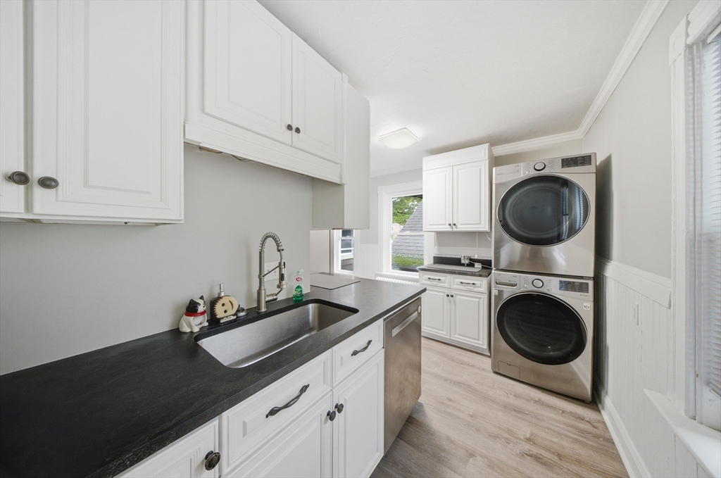 42 South Main Street Uxbridge, MA 01569 - Photo 18 of 41