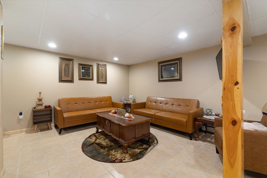 369 Cooper Road Northbridge, MA 01534 - Photo 20 of 31