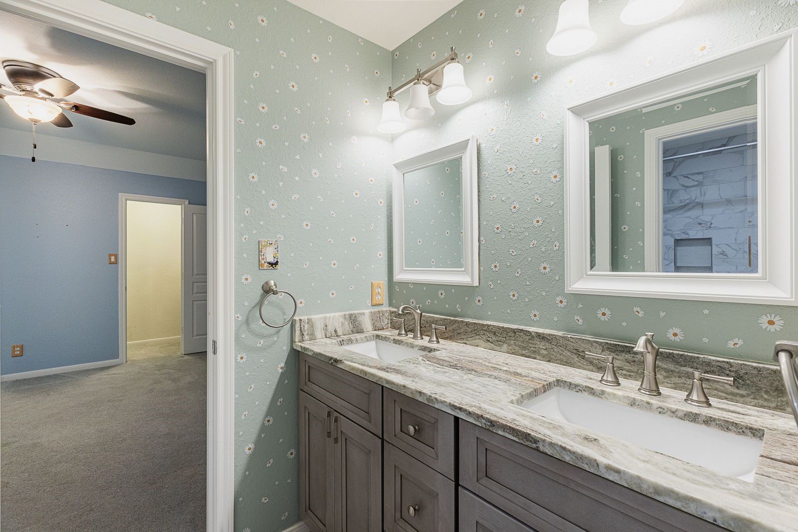 1122 Silveridge Conroe, TX 77304 - Photo 36 of 46 Jack and Jill bath upstairs