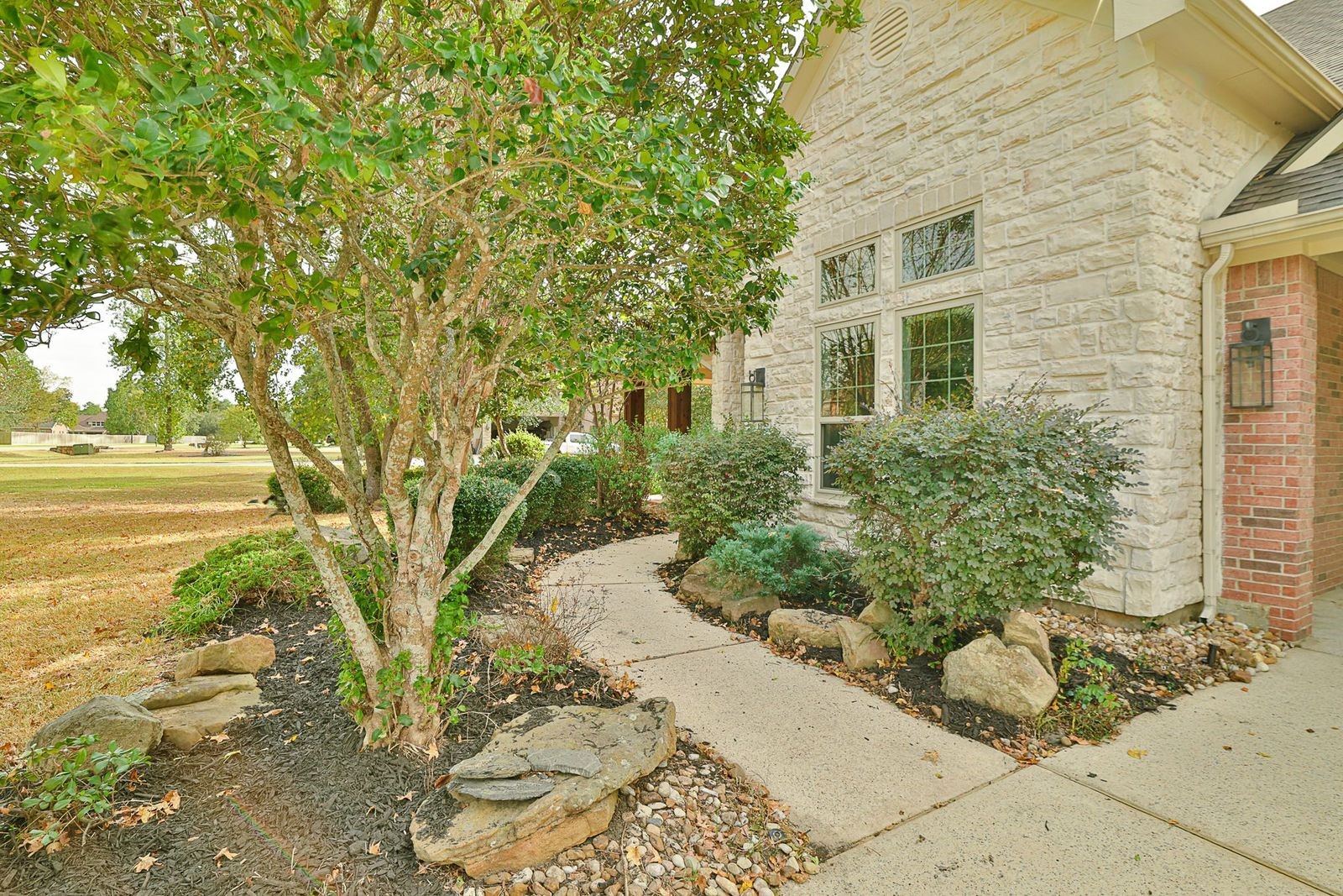 1122 Silveridge Conroe, TX 77304 - Photo 5 of 46