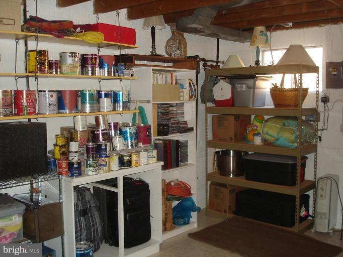 9213 Friars Road Bethesda, MD 20817 - Photo 15 of 15 a store with outdoor seating