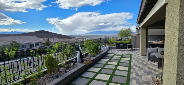 $979,000 | 333 Crimson Edge Street, Henderson, NV 89012