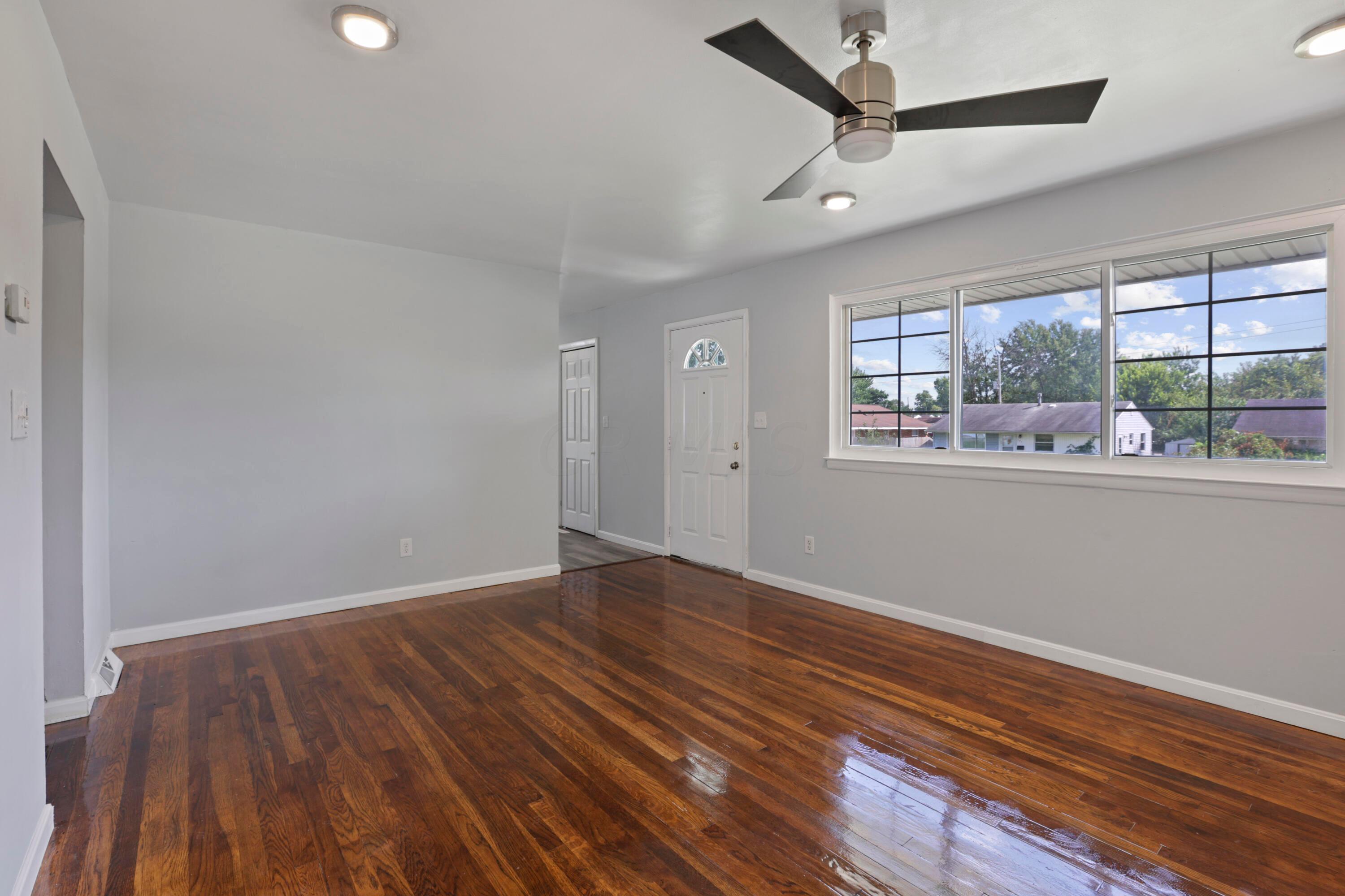 168 Calahan Road Columbus, OH 43207 - Photo 9 of 24 Living Room