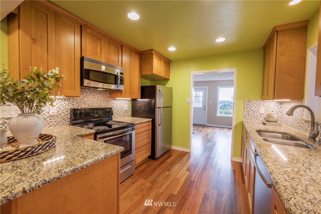 1739 Grove Street Bremerton, WA 98310 - Photo 12 of 30 Gallery Image 12