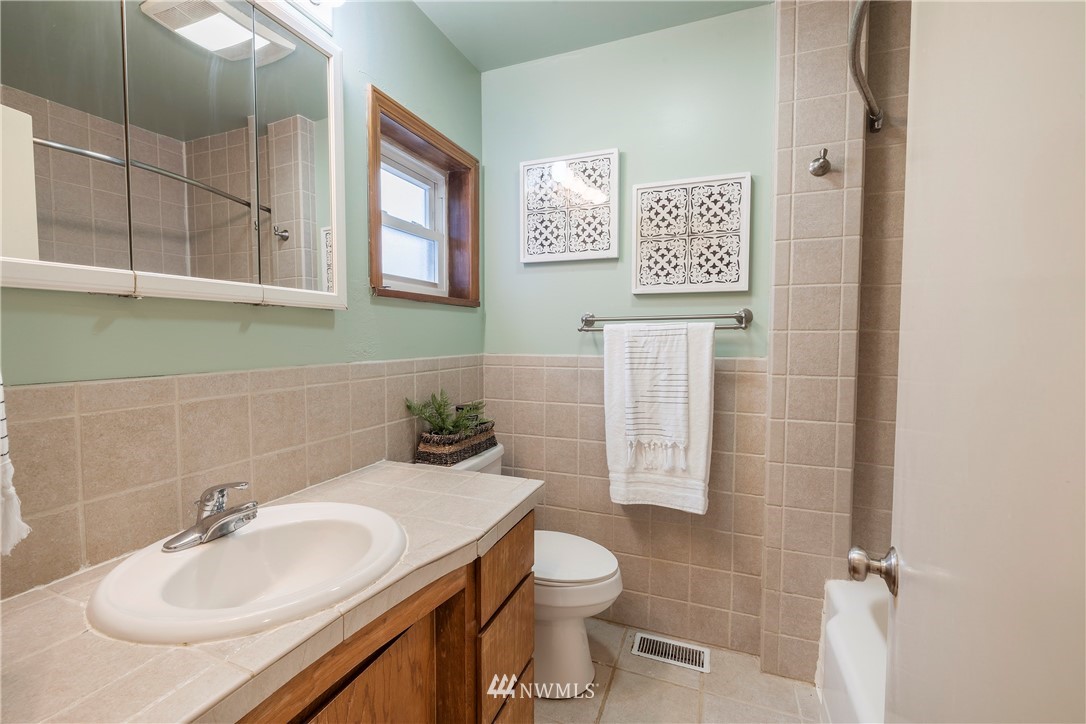 1739 Grove Street Bremerton, WA 98310 - Photo 16 of 30 Gallery Image 16