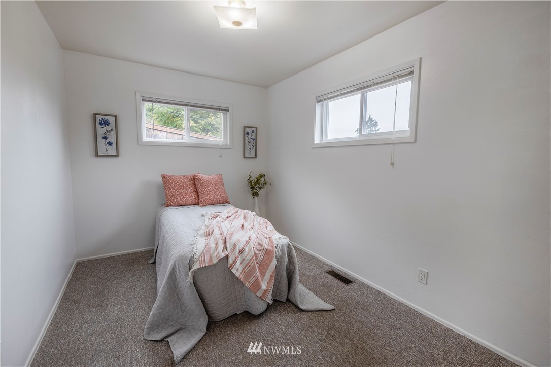 1739 Grove Street Bremerton, WA 98310 - Photo 17 of 30 Gallery Image 17