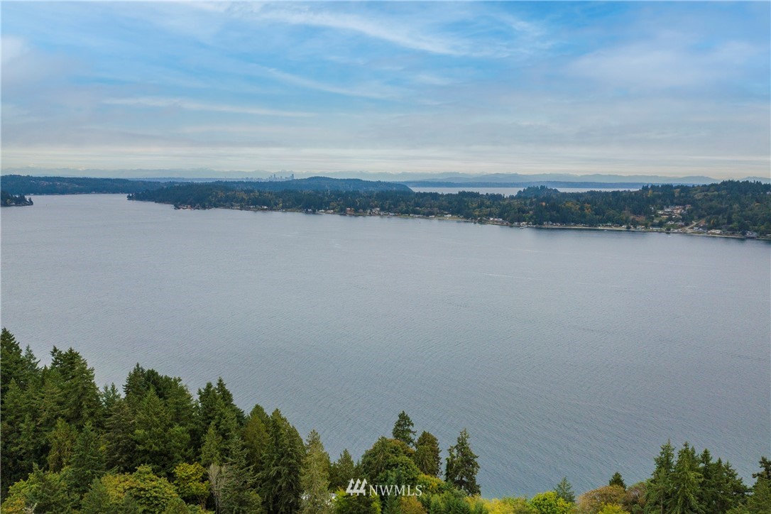 1739 Grove Street Bremerton, WA 98310 - Photo 3 of 30 Gallery Image 3