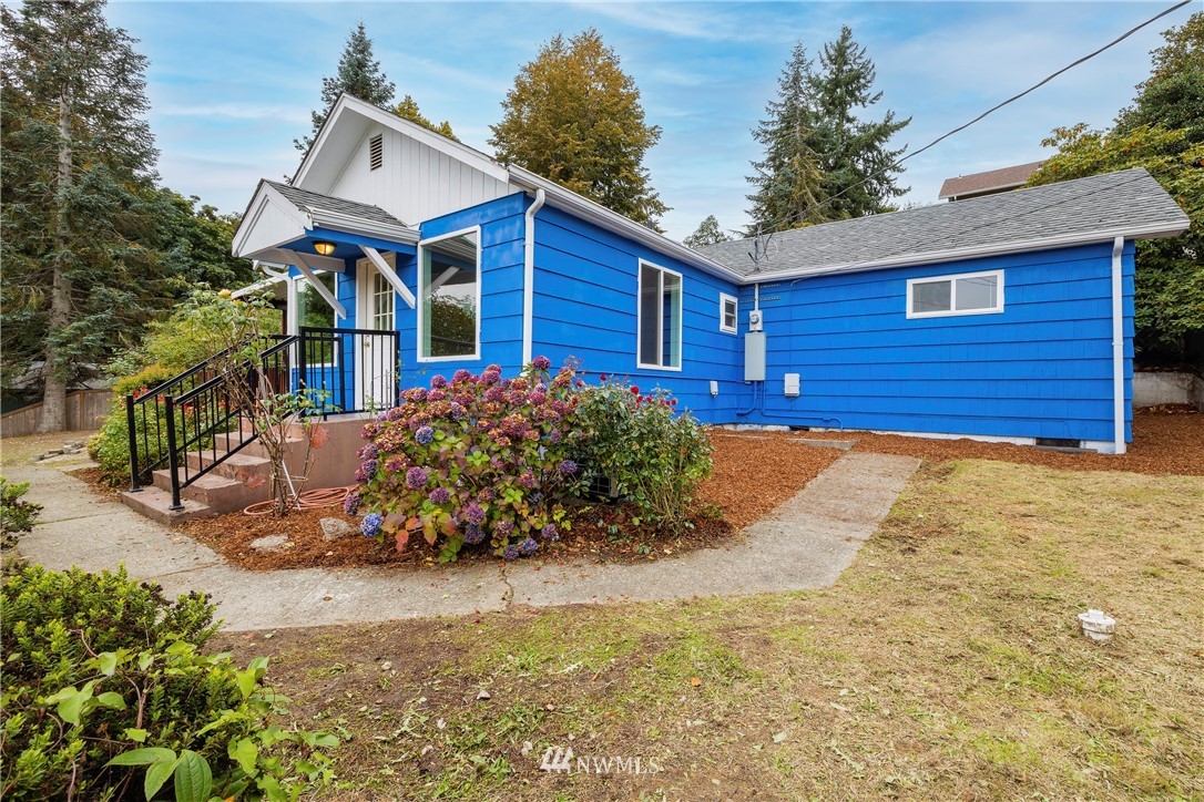 1739 Grove Street Bremerton, WA 98310 - Photo 4 of 30 Gallery Image 4