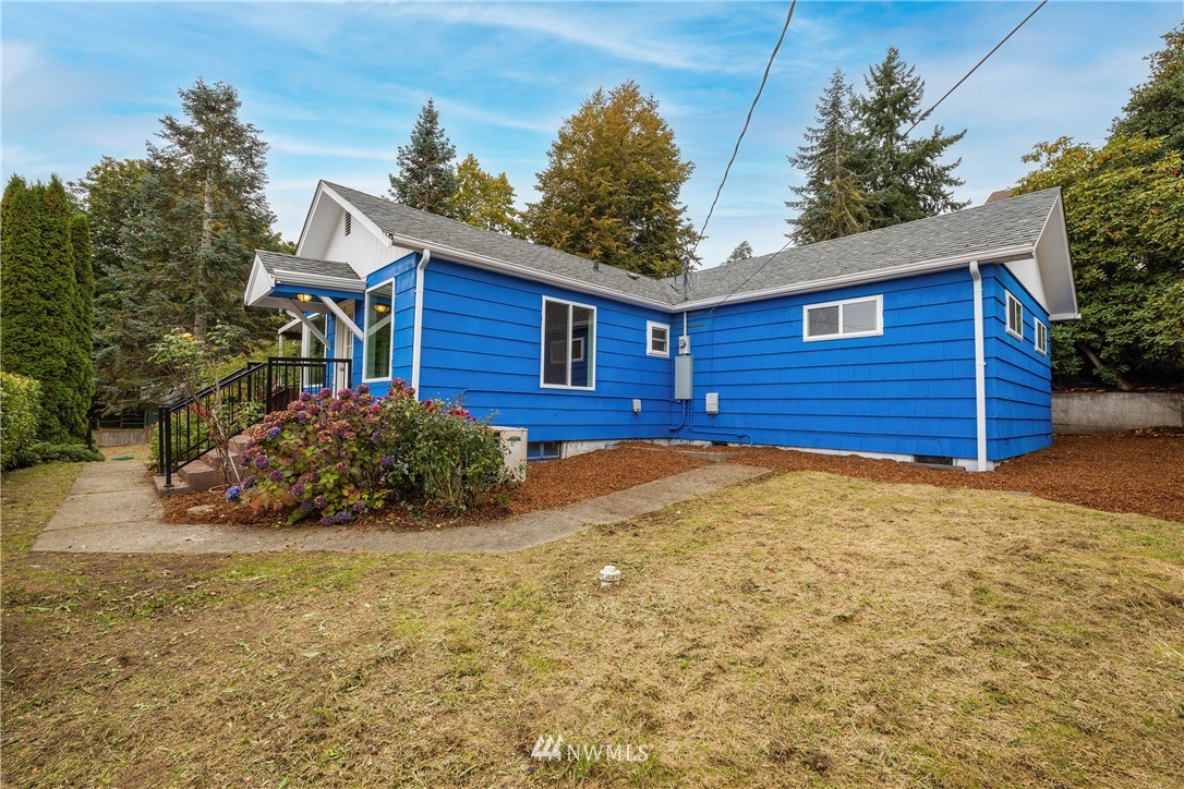 1739 Grove Street Bremerton, WA 98310 - Photo 5 of 30 Gallery Image 5