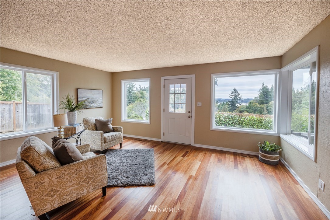 1739 Grove Street Bremerton, WA 98310 - Photo 8 of 30 Gallery Image 8