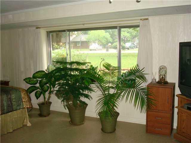 602 Burbank Road Indianapolis, IN 46219 - Photo 11 of 24 Gallery Image 11