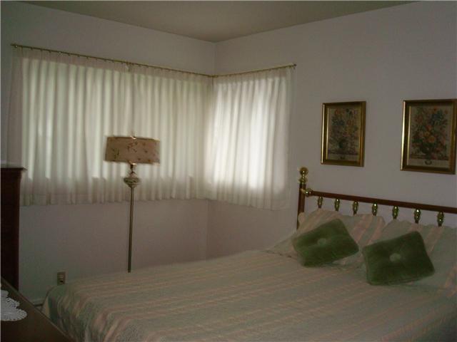 602 Burbank Road Indianapolis, IN 46219 - Photo 12 of 24 Gallery Image 12