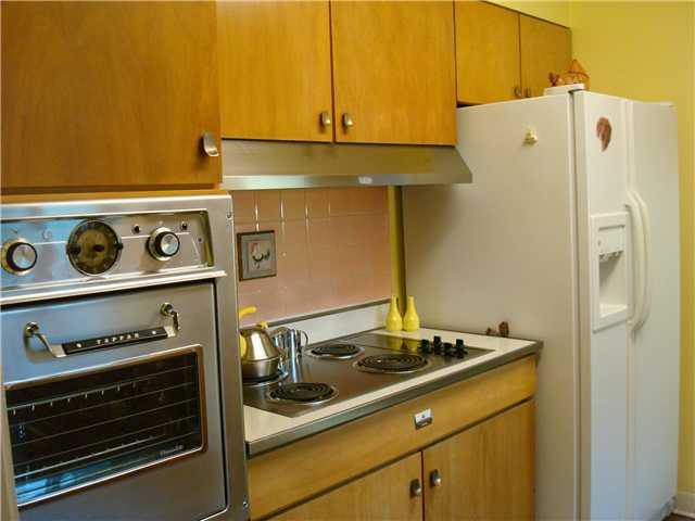 602 Burbank Road Indianapolis, IN 46219 - Photo 6 of 24 Gallery Image 6