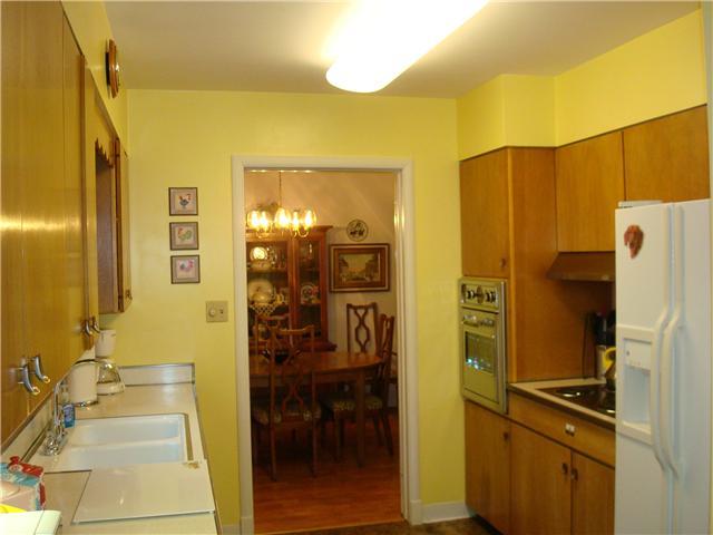 602 Burbank Road Indianapolis, IN 46219 - Photo 8 of 24 Gallery Image 8