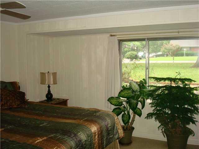 602 Burbank Road Indianapolis, IN 46219 - Photo 10 of 24 Gallery Image 10