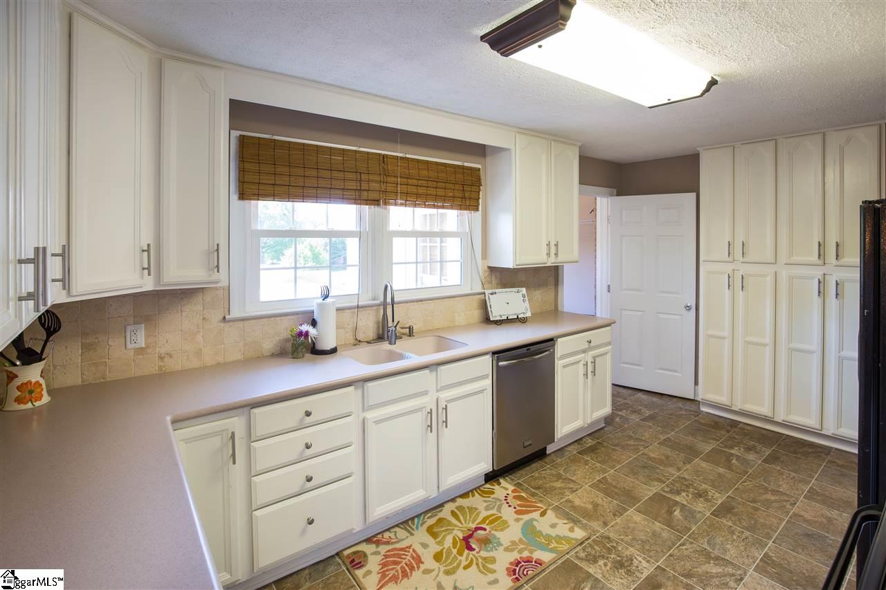 114 Perrin Street Greenville, SC 29607 - Photo 6 of 20 Gallery Image 6
