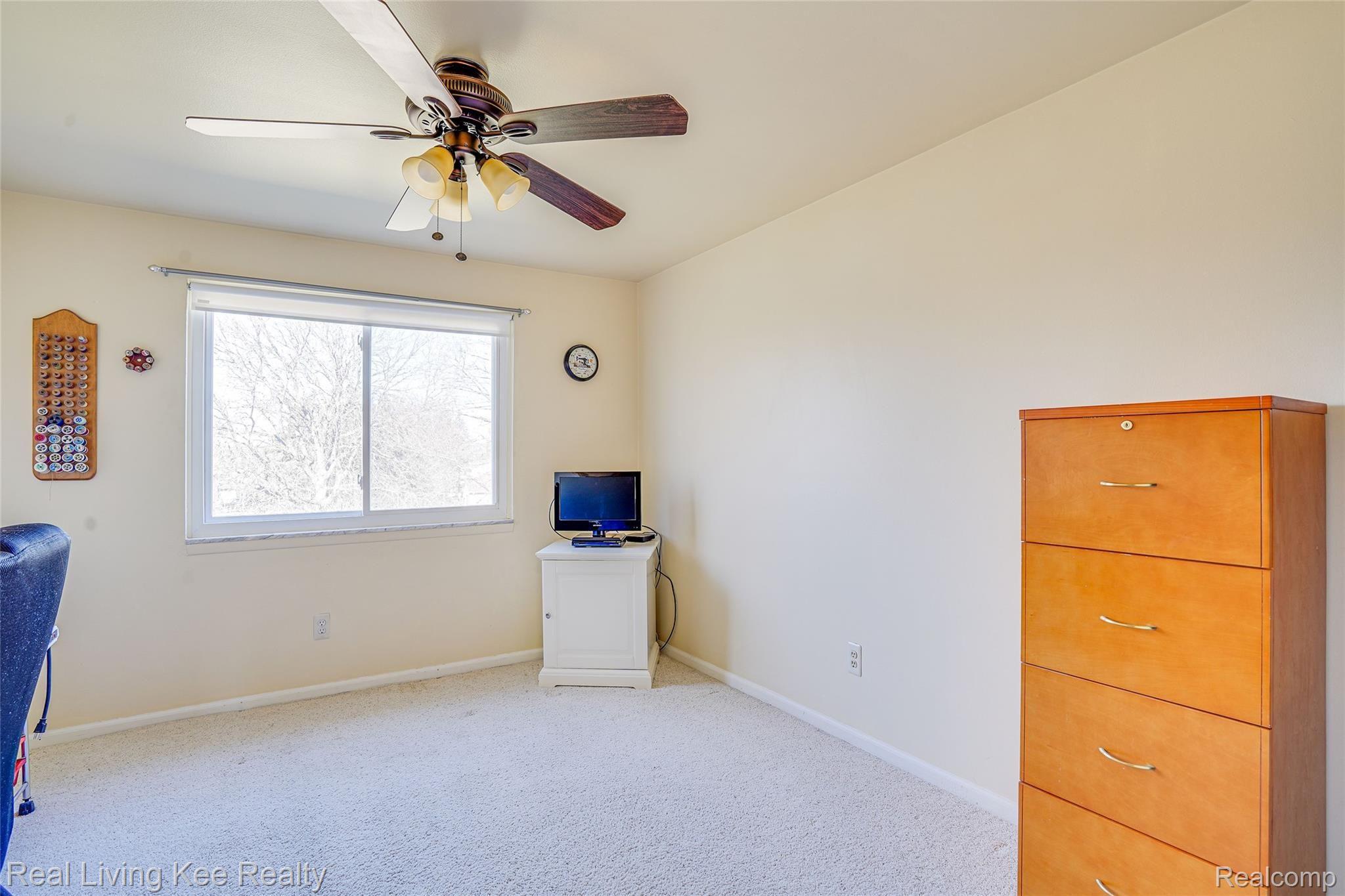 820 Downhill Lane Rochester, MI 48307 - Photo 30 of 43 photos-10.jpg