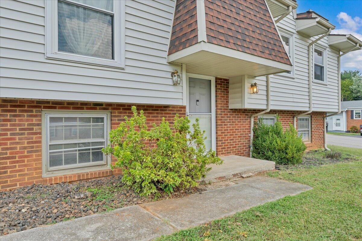 2203 Inge Circle Salem, VA 24153 - Photo 7 of 40 30-MIB00272