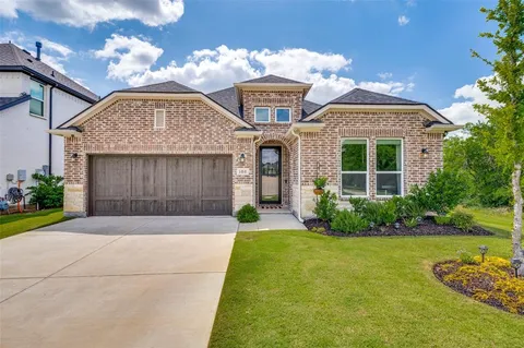 $519,999 | 104 Lakeview Drive, Oak Point, TX 75068
