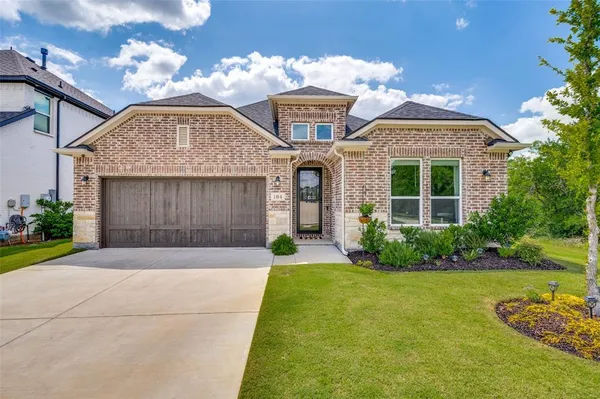 $499,999 | 104 Lakeview Drive, Oak Point, TX 75068
