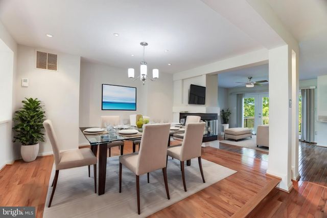 $780,000 | 4720 Warm Hearth Circle, Fairfax, VA 22033