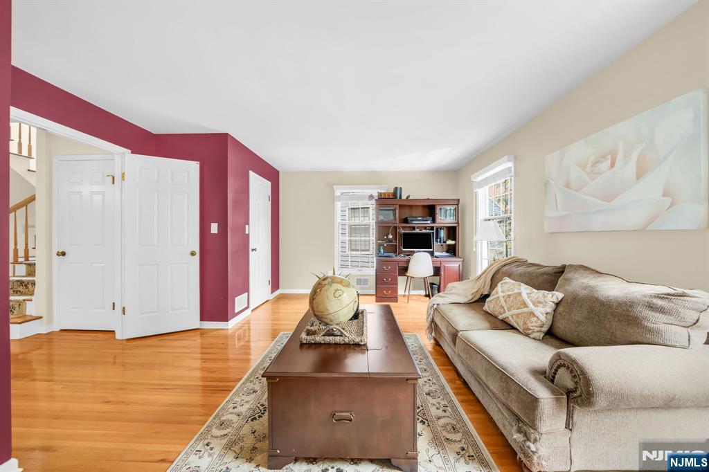 15 Nuthatcher Court Wayne, NJ 07470 - Photo 12 of 34