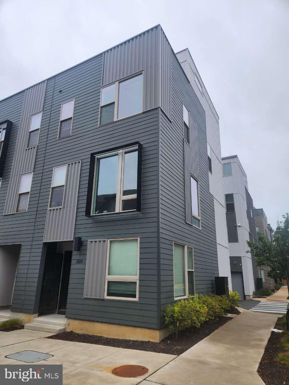 3129 Beachview Lane Philadelphia, PA 19125 - Photo 2 of 26 a front view of a building