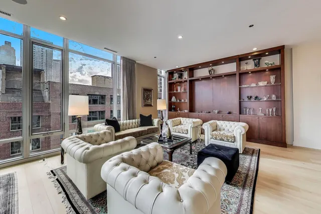 $1,550,000 | 360 West Erie Street, Unit 7D, Chicago, IL 60654