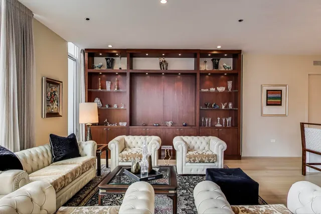 $1,550,000 | 360 West Erie Street, Unit 7D, Chicago, IL 60654