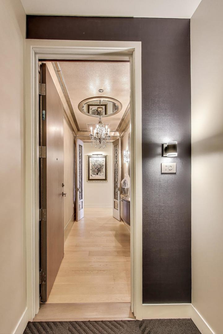 360 West Erie Street, Unit 7D Chicago, IL 60654 - Photo 2 of 39 a view of gallery