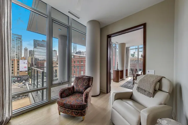 $1,550,000 | 360 West Erie Street, Unit 7D, Chicago, IL 60654