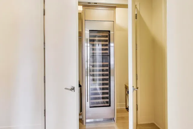 $1,550,000 | 360 West Erie Street, Unit 7D, Chicago, IL 60654